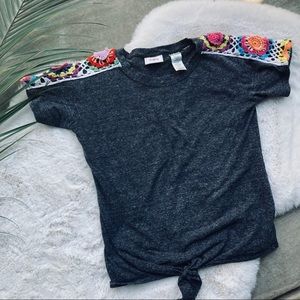 daytrip boho knit shoulder tie tee, charcoal